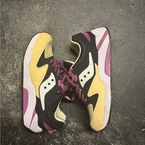 Saucony Black and Yellow Sneakers size men’s 8.5 used 9/10condition ( no box )